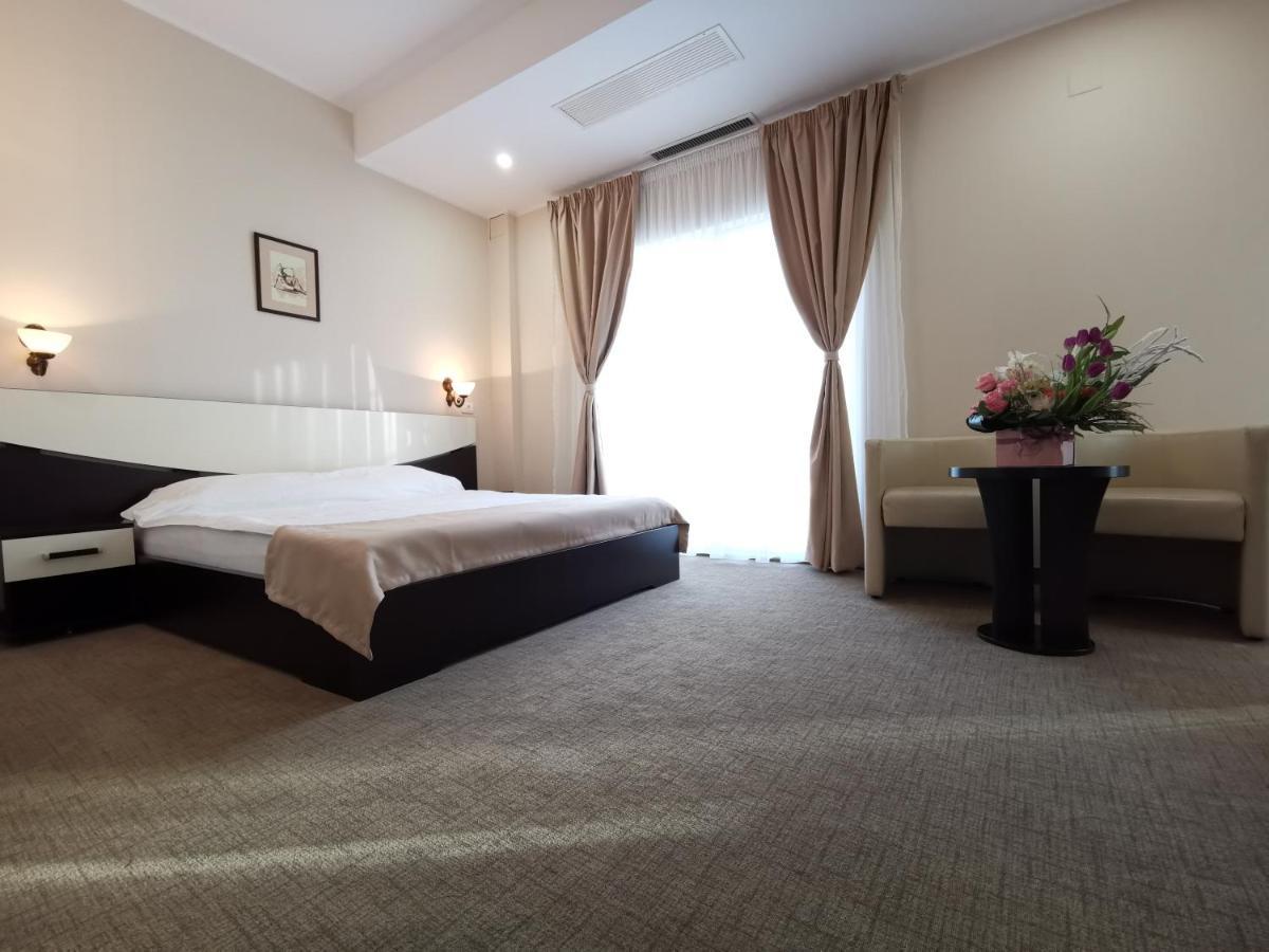 Hotel New Derby Constanta Bagian luar foto